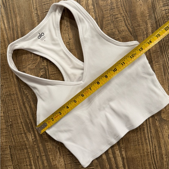 ALO Yoga Ribbed Crop Tank Top. - Picture 4 of 4
